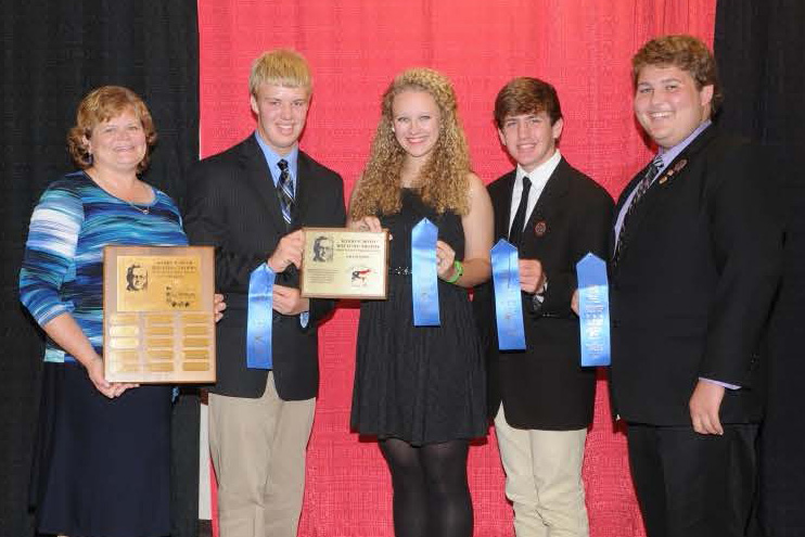 2014 First Place Team in Oral Reasons hold their ribbons