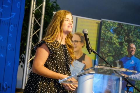 McKenzie Bell receives the 2023-24 Animal & Food Sciences Alumni Scholarship